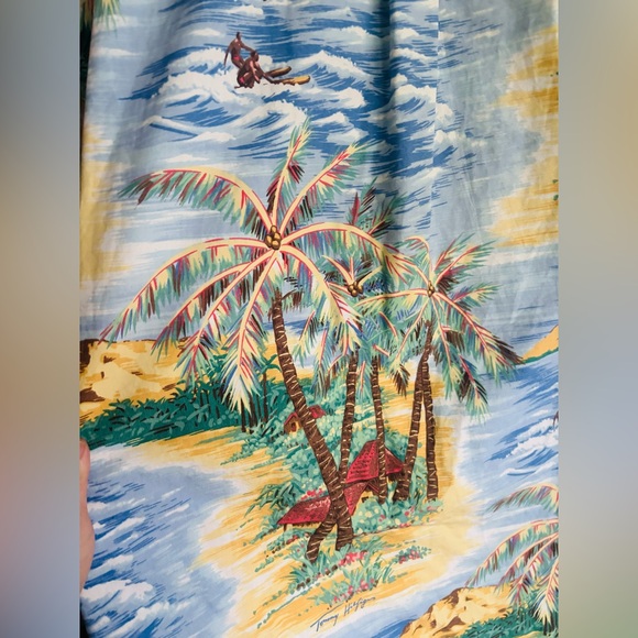 Vintage Tommy Hilfiger  Hawaiian Shirt w/Palm Tree & Ocean Graphics Size: Medium - Picture 3 of 5